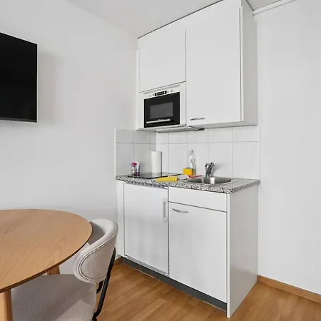 Modern - Walk Everywhere - Crown 47 * Zurych