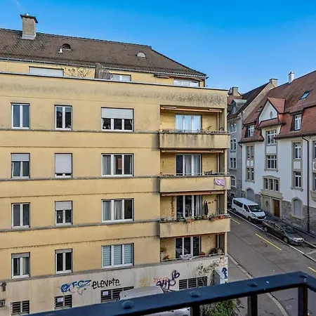 Modern - Walk Everywhere - Crown 47 Zúrich