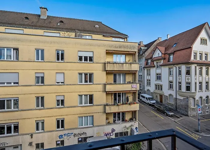 Modern - Walk Everywhere - Crown 47 Zúrich