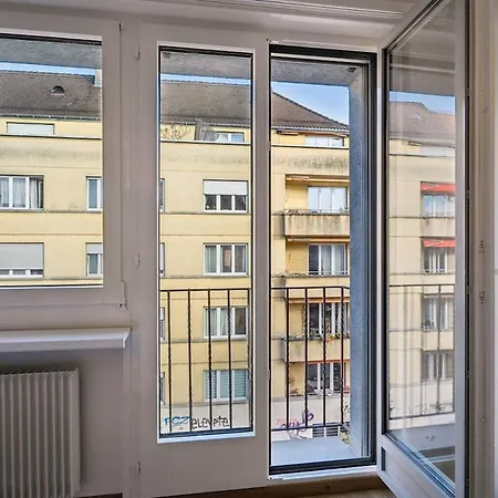 Modern - Walk Everywhere - Crown 47 * 苏黎世